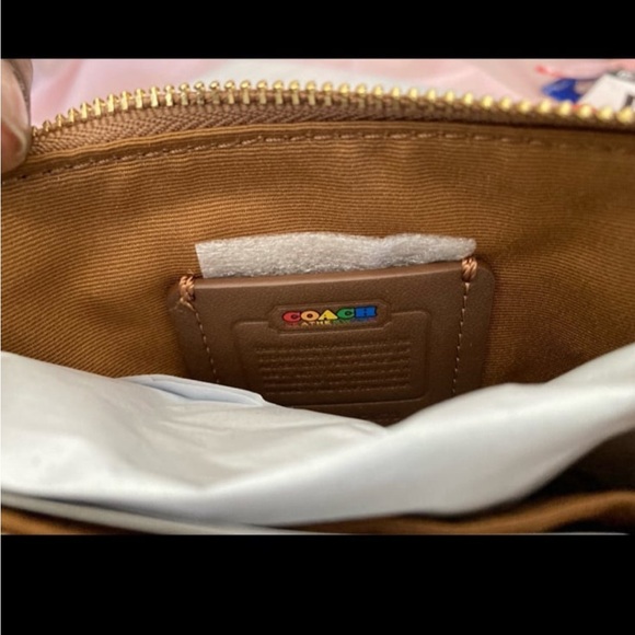 Coach Wristlet - 2021 Rainbow Skate, White Pebbled Leather - NWT retails $80 - Picture 8 of 9